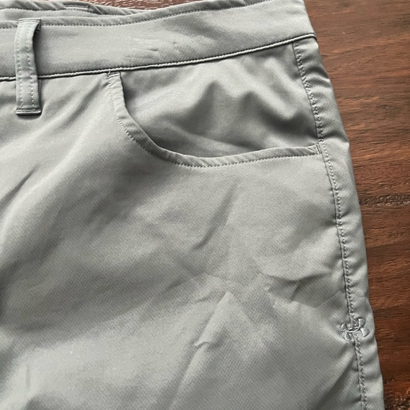 EUC Under Armour short Heat Gear Size 42 - Picture 7 of 12